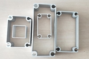 拉伸矯直對鋁型材尺寸、表面及力學(xué)性能的影響